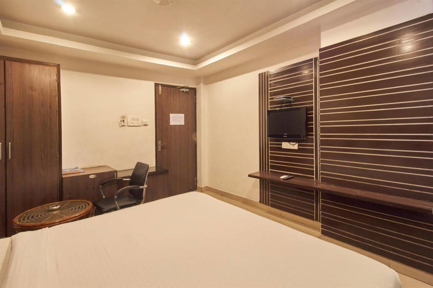 Fabhotel Royal Residency II - Nr Lakdikapul Metro Station Haiderabad Buitenkant foto