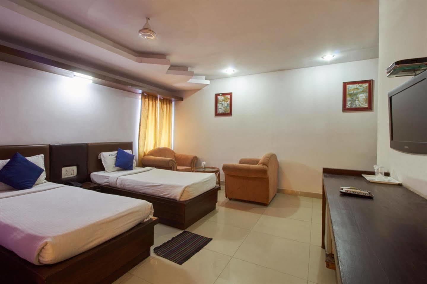 Fabhotel Royal Residency II - Nr Metro Station Lakdikapul Haiderabad Buitenkant foto