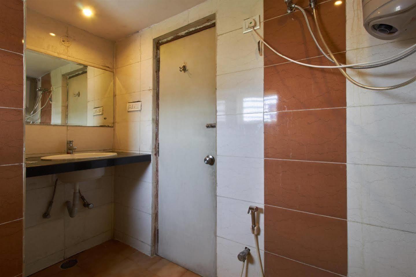Fabhotel Royal Residency II - Nr Lakdikapul Metro Station Haiderabad Buitenkant foto