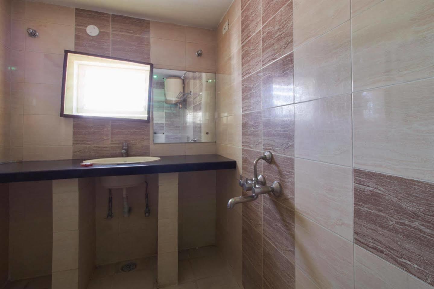 Fabhotel Royal Residency II - Nr Lakdikapul Metro Station Haiderabad Buitenkant foto